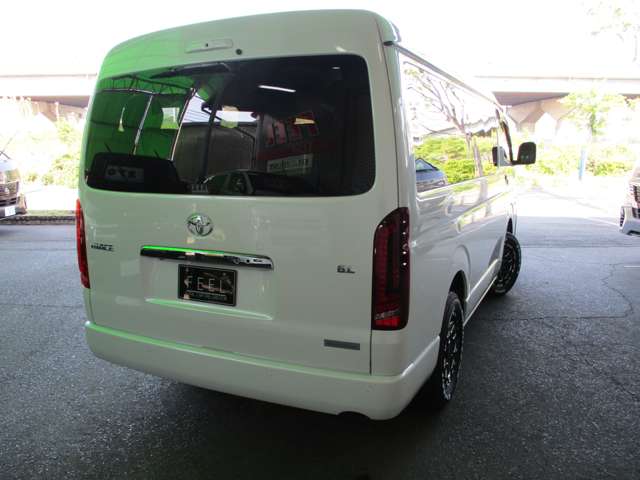 Toyota Hiace 6