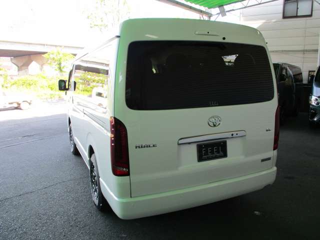 Toyota Hiace 7