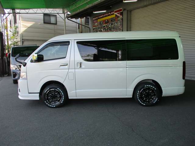 Toyota Hiace 8