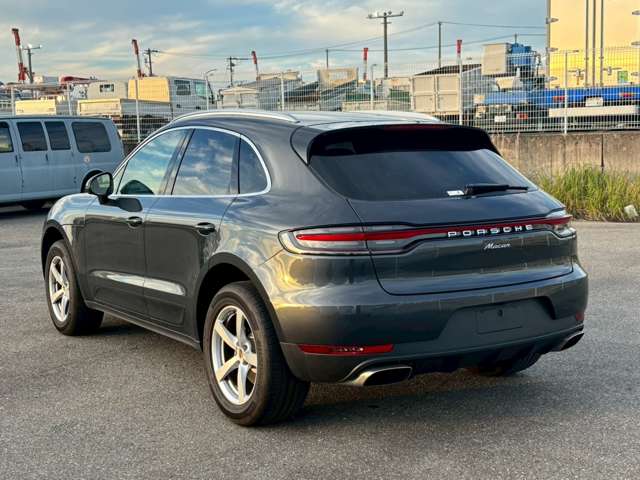 Porsche Macan 4