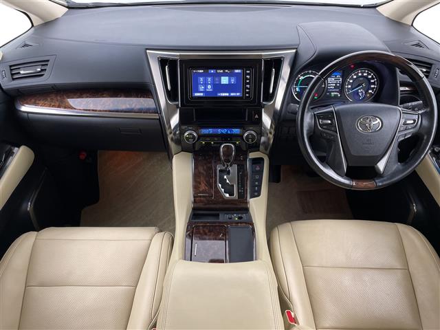 Toyota Alphard 4