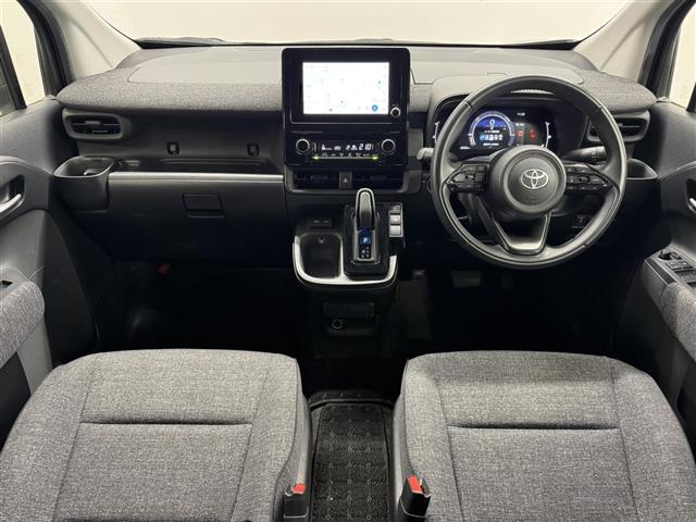 Toyota Sienta 4