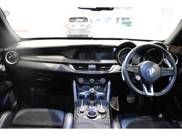 Alfa Romeo Stelvio 7