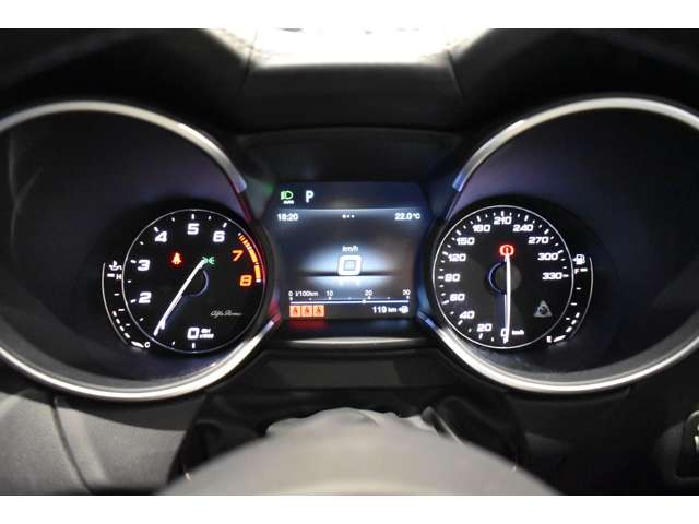 Alfa Romeo Stelvio 10