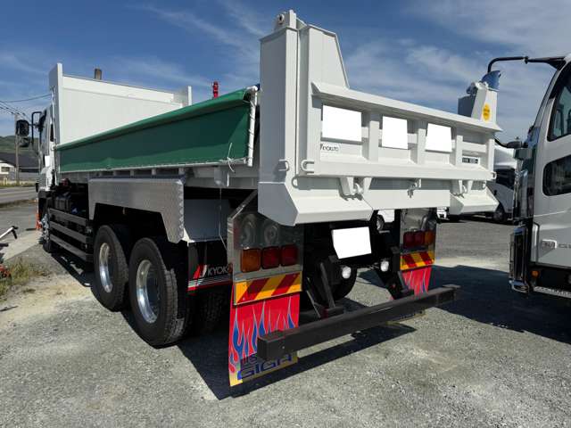 Isuzu Giga 4