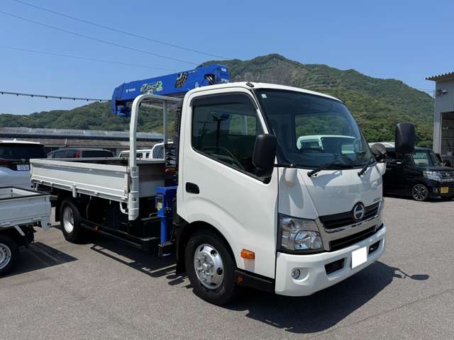 Hino Dutro 8