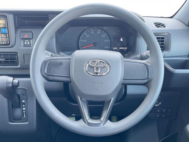 Toyota Pixis Van 11