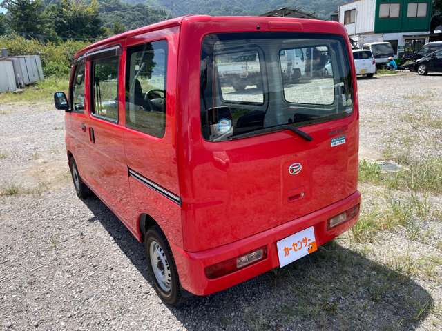 Daihatsu Hijet Cargo 6