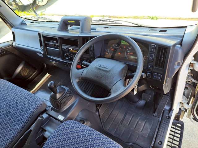 Isuzu Elf 9