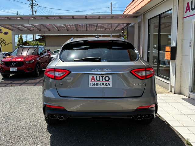 Maserati Levante 5