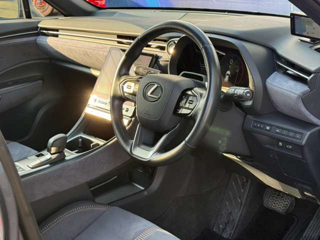 Lexus LBX 11