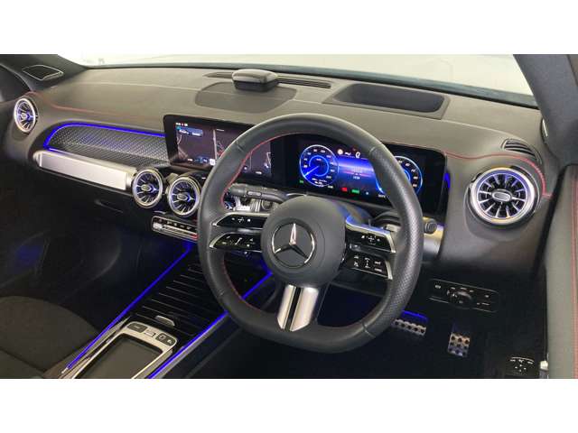 Mercedes-Benz EQB 8