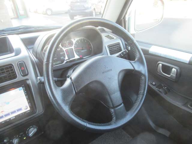 Mitsubishi Pajero Mini 12