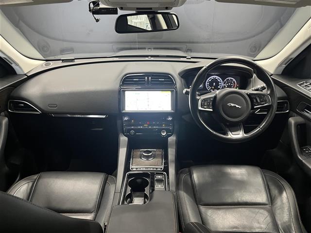 Jaguar F-Pace 5