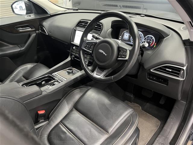 Jaguar F-Pace 6