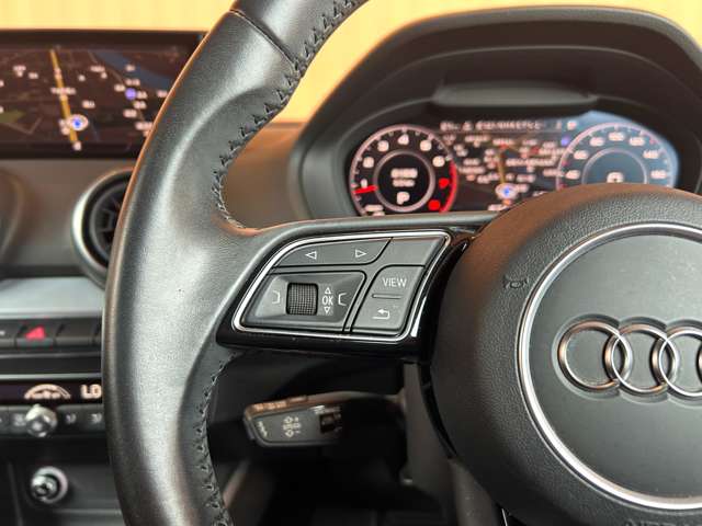Audi Q2 11