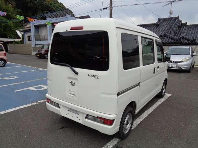 Daihatsu Hijet Cargo 6