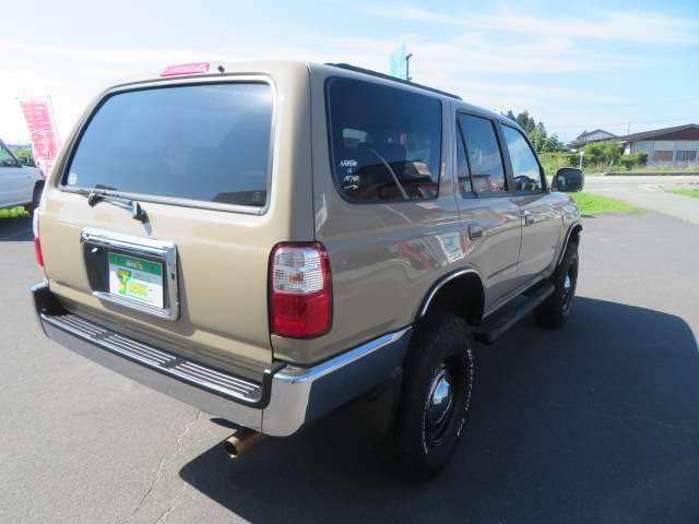 Toyota Hilux Surf 11