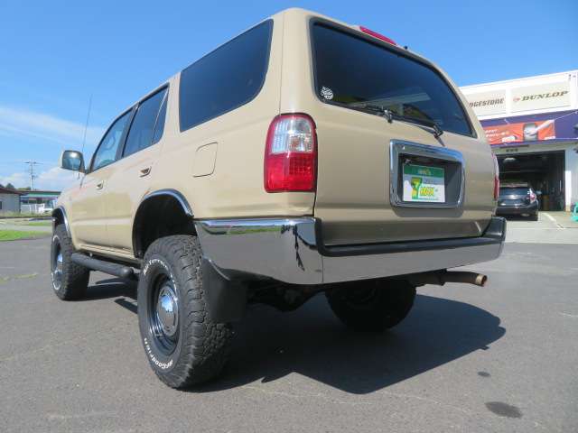 Toyota Hilux Surf 9