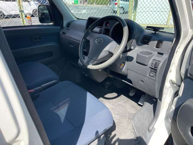 Daihatsu Hijet Cargo 12