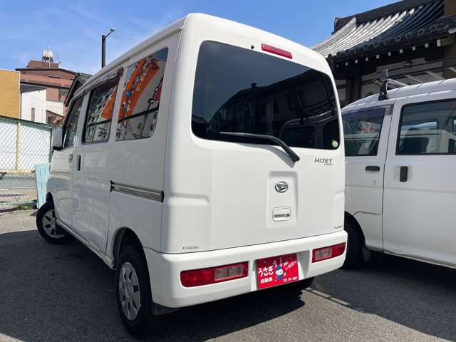 Daihatsu Hijet Cargo 6