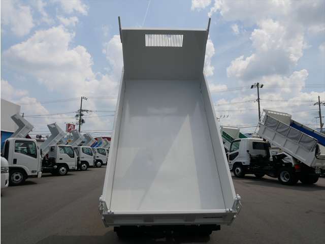 Isuzu Elf 7