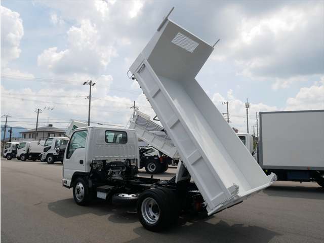 Isuzu Elf 8