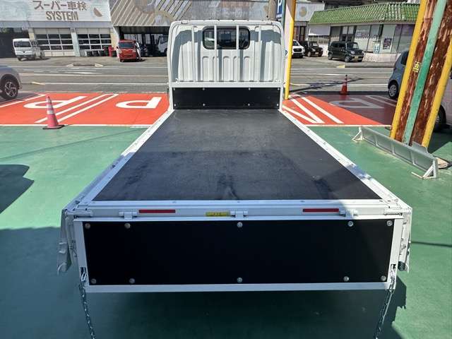 Mitsubishi Fuso Canter 9