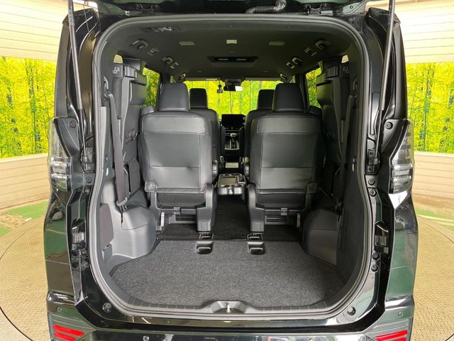 Toyota Voxy 11