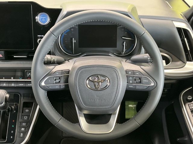 Toyota Voxy 12