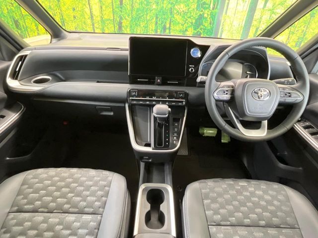 Toyota Voxy 2