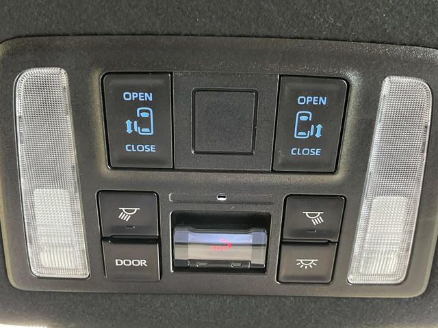 Toyota Voxy 5