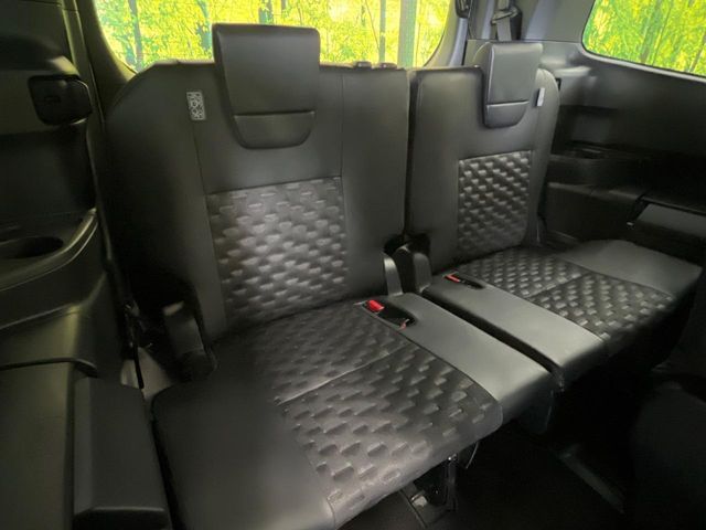 Toyota Voxy 10