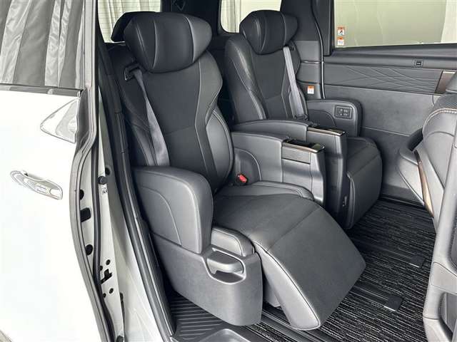 Toyota Alphard 6