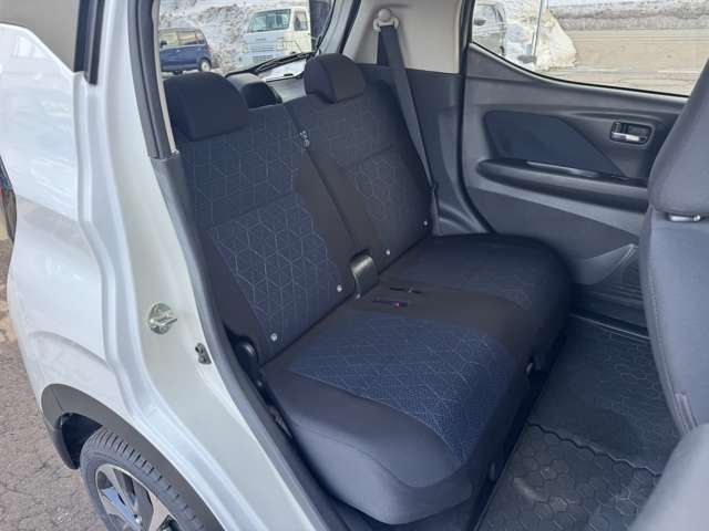 Mitsubishi eK X 9