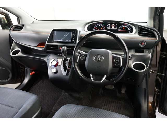 Toyota Sienta 2