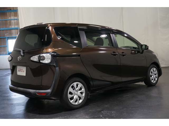Toyota Sienta 8