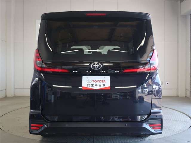 Toyota Noah 4