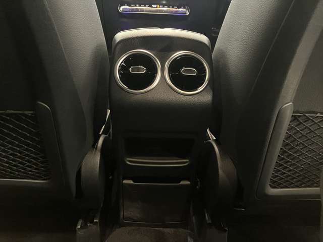 Mercedes-Benz GLA-Class 11