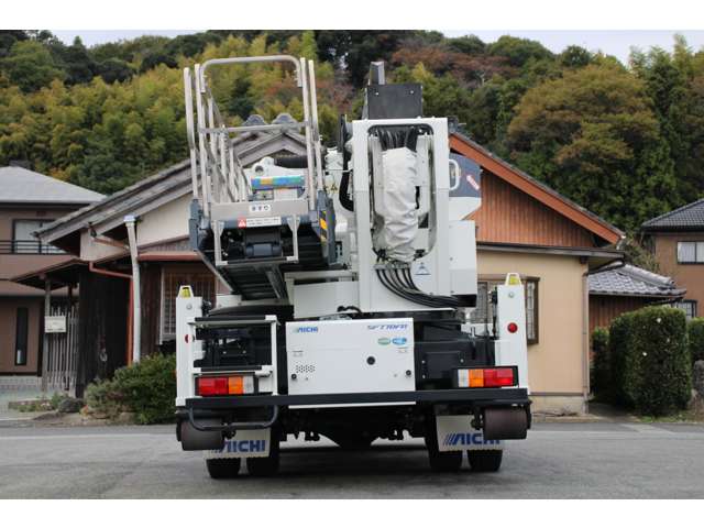 Isuzu Elf 11