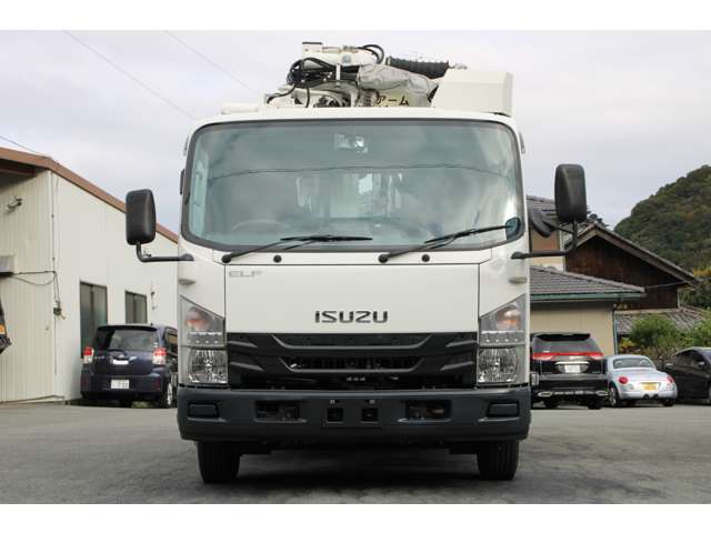 Isuzu Elf 2
