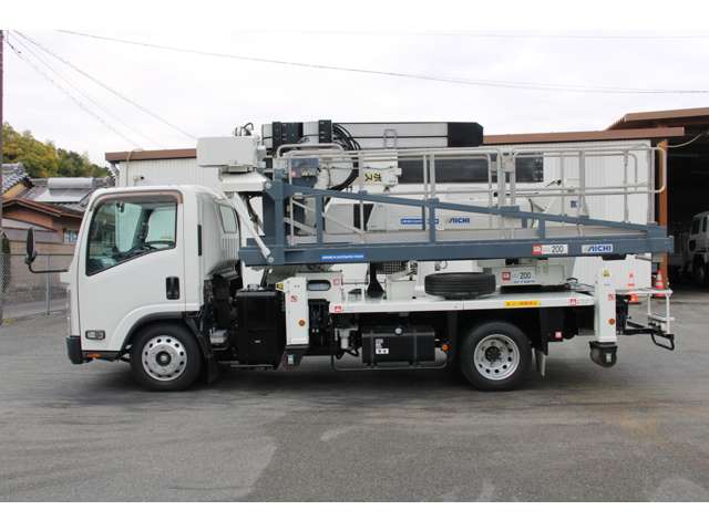 Isuzu Elf 4