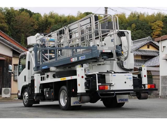 Isuzu Elf 9