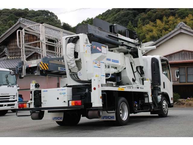 Isuzu Elf 10
