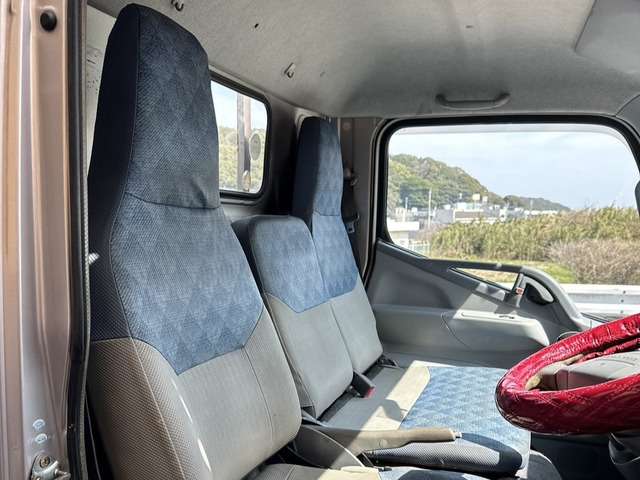 Mitsubishi Fuso Canter 9