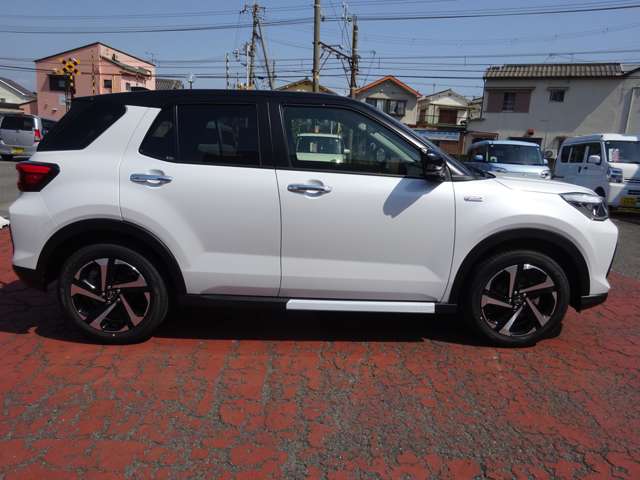 Daihatsu Rocky 4