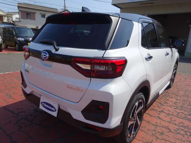 Daihatsu Rocky 5