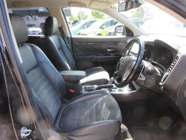 Mitsubishi Outlander PHEV 11