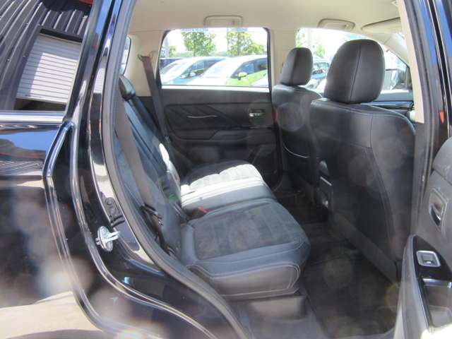 Mitsubishi Outlander PHEV 12