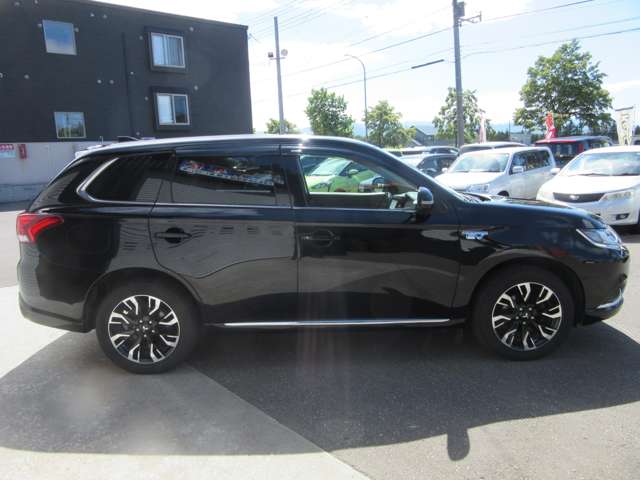 Mitsubishi Outlander PHEV 4